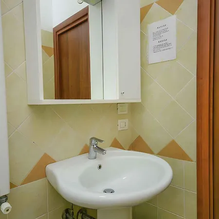 1 Apartment *