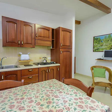 1 Apartment *