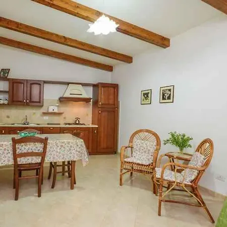 1 Apartment